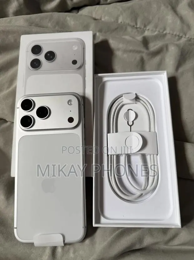 Apple iPhone 17 Pro Max 512 GB White · Photo 1