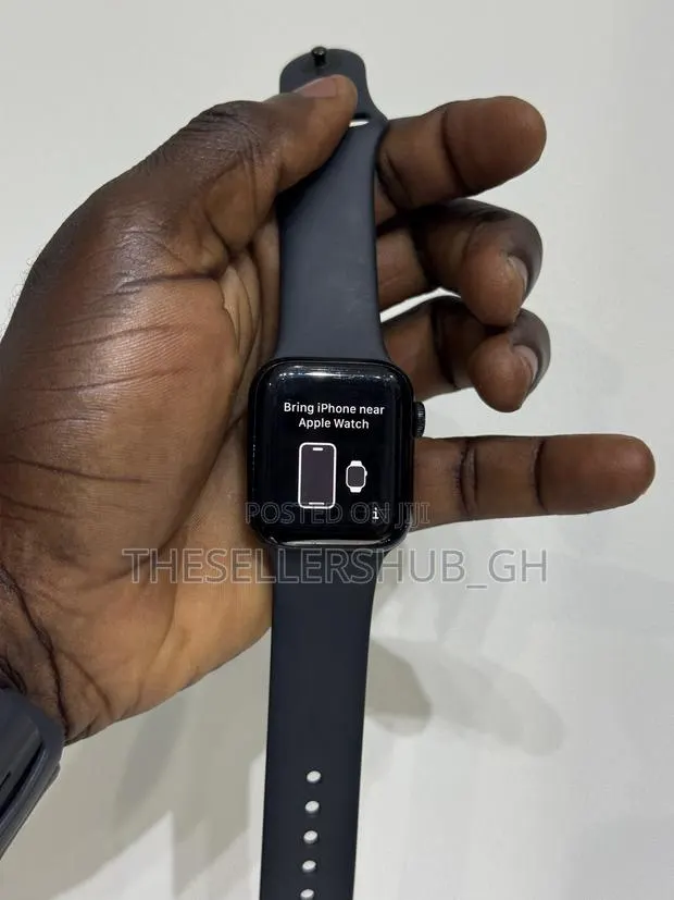 Apple Watch SE 2 40mm GPS Only. · Photo 1