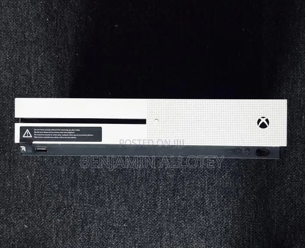 Xbox One S · Photo 1