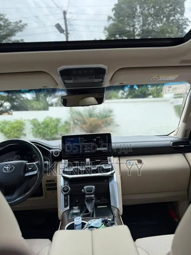Toyota Land Cruiser 2023 Black · Photo 1