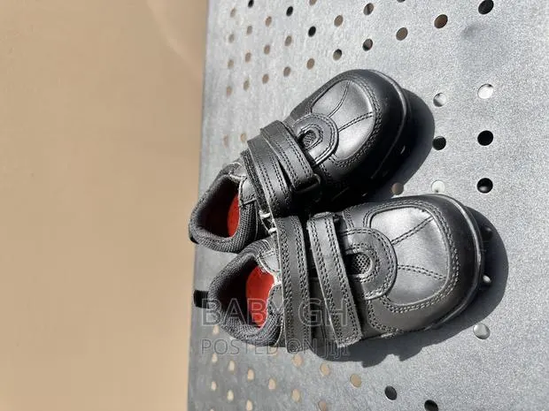 Clarks Uk Double Velcro Black Boys Shoes · Photo 2