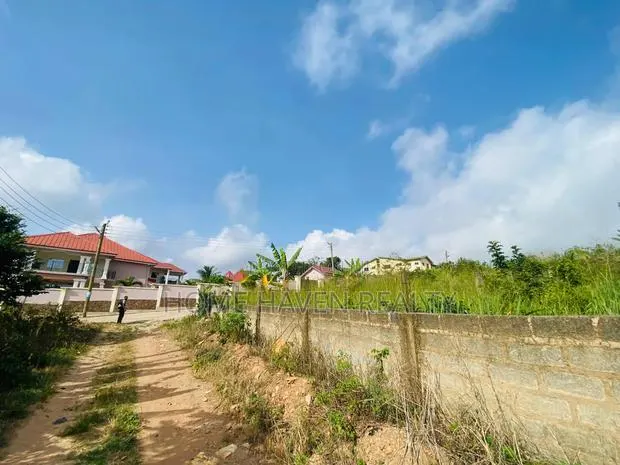 0.34 Acre Land for Sale at Kwabenya Comment · Photo 1