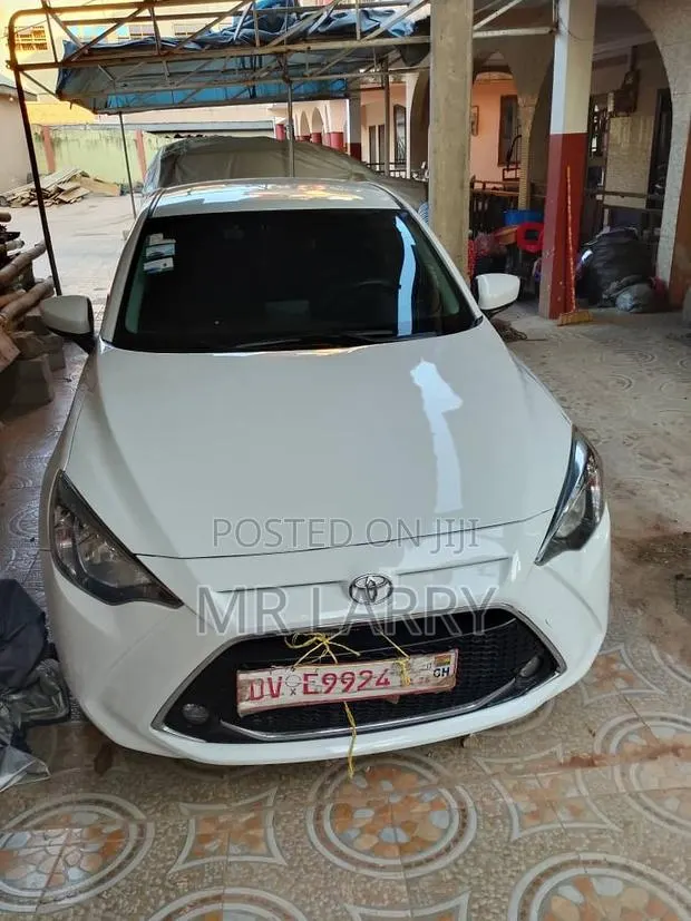 Toyota Yaris LE Sedan 4dr 2019 White · Photo 1