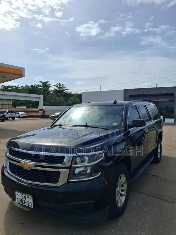 Chevrolet Suburban LS 4x4 2020 Black · Photo 1
