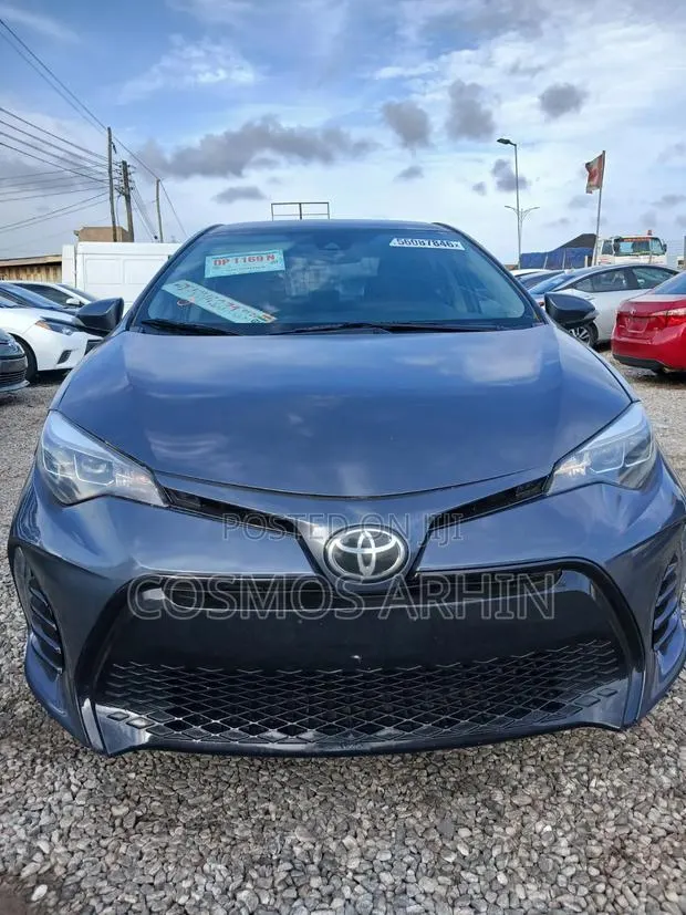 Toyota Corolla 2017 Gray · Photo 1