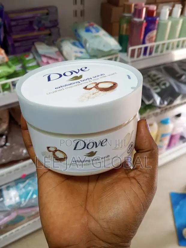 Dove Exfoliating Body Scrub · Photo 1