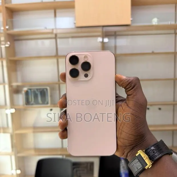 Apple iPhone 16 Pro Max 256 GB Gold · Photo 1