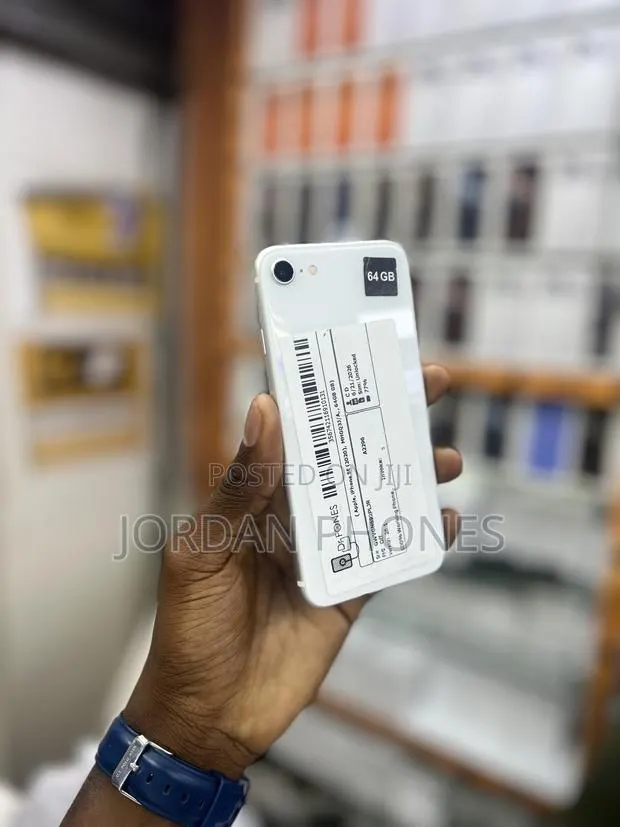 Apple iPhone SE (2020) 64 GB White · Photo 1