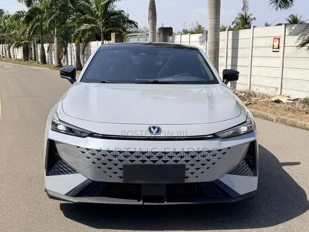 Changan UNI-V 1.5 Petrol FWD 2024 Gray · Photo 1