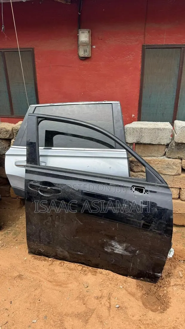 Honda HRV 2022,2023,2024 Front Left / Right Doors · Photo 1