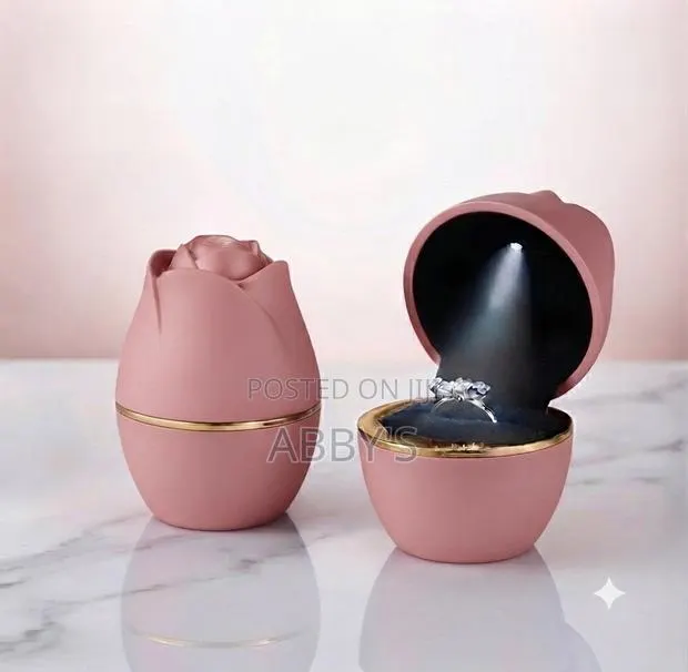 Romantic Pink Floral LED Ring Box/Case · Photo 1