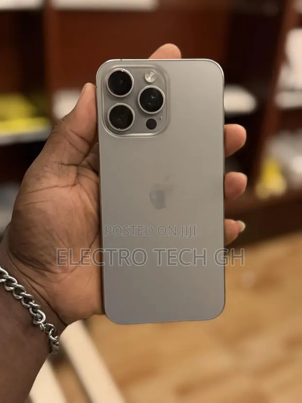 Apple iPhone 15 Pro Max 256 GB Silver