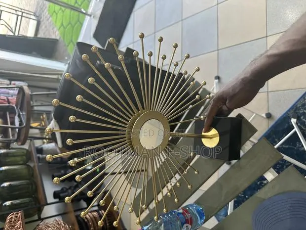 Golden Sunburst Table Sculpture With a Polished Finish · Photo 1
