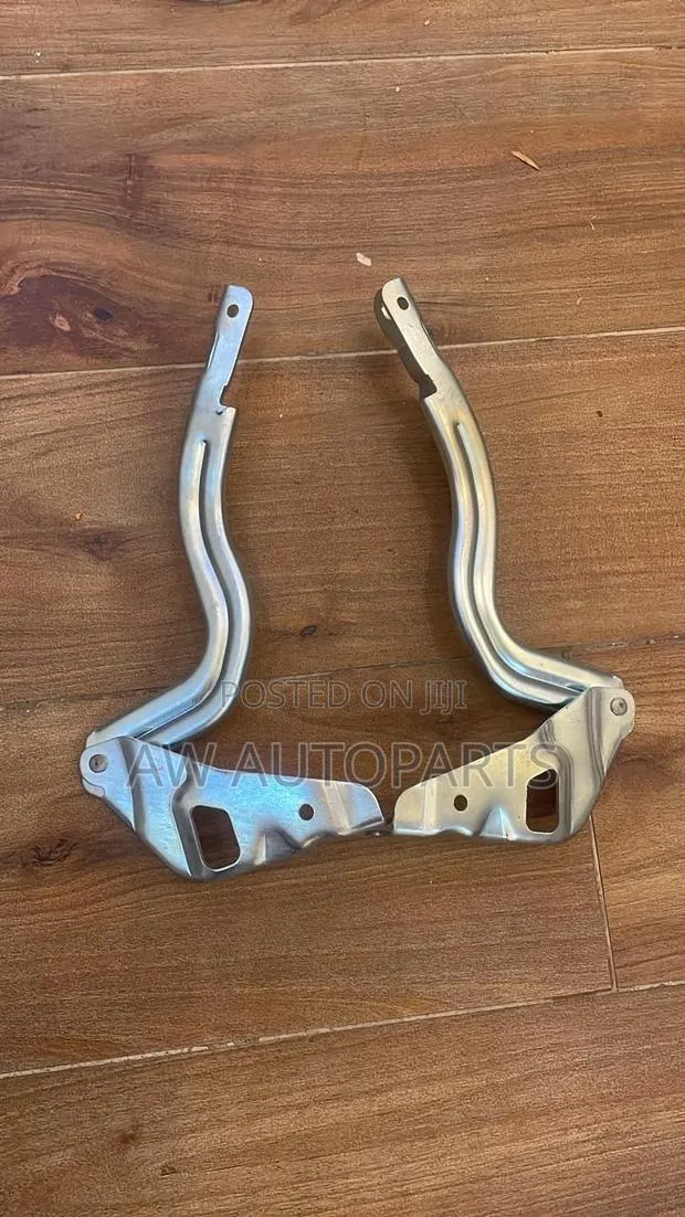 Hyundai Accent 11-17 Hood Hinge · Photo 1