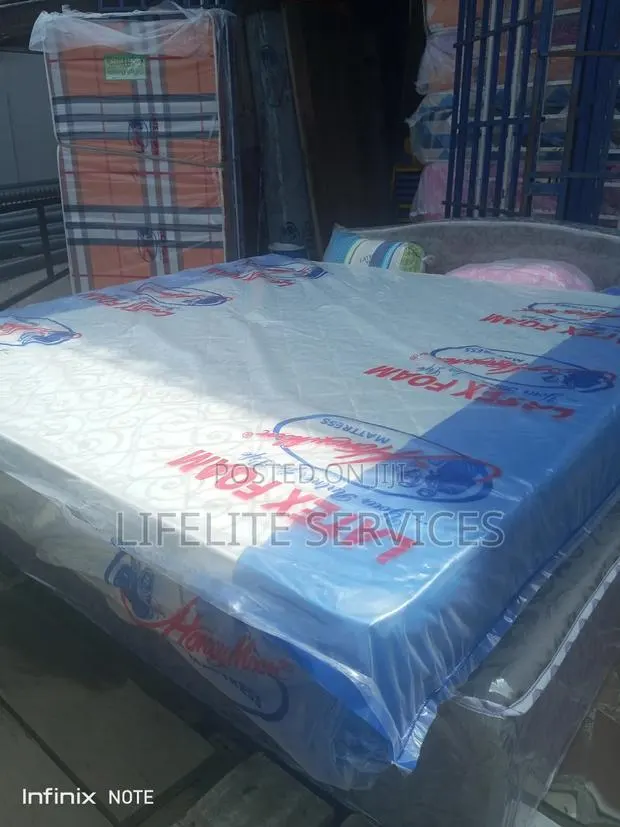 Latex Foam Orthopedic Mattress - Queen Size · Photo 1