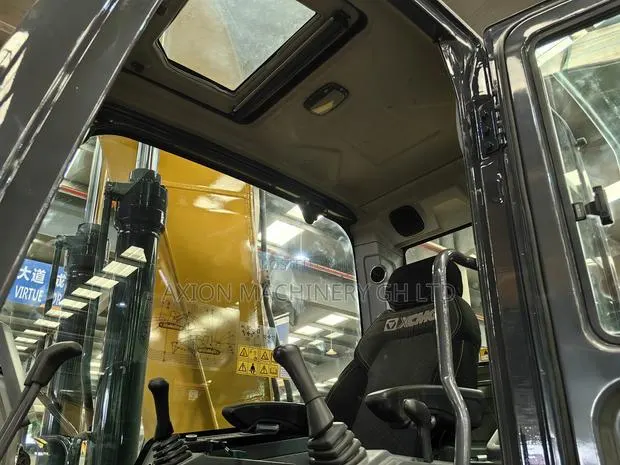 XCMG Excavator 215 · Photo 3
