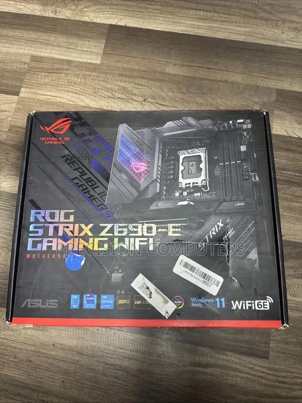 ASUS Strix Z690-E Gaming WiFi · Photo 1
