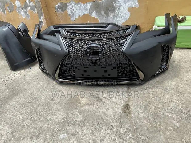 UX200 2021 Front Bumper Complete · Photo 1