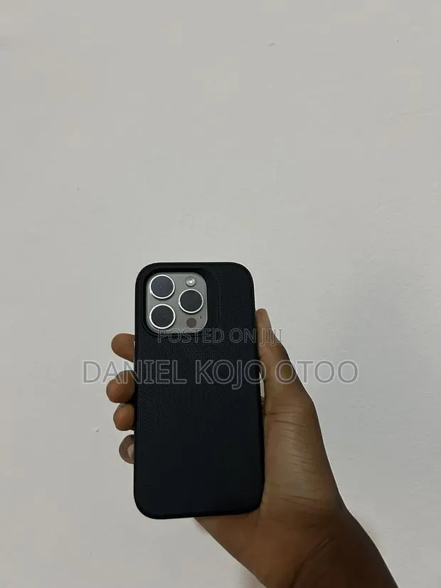 Apple iPhone 15 Pro 128 GB Gray · Photo 1