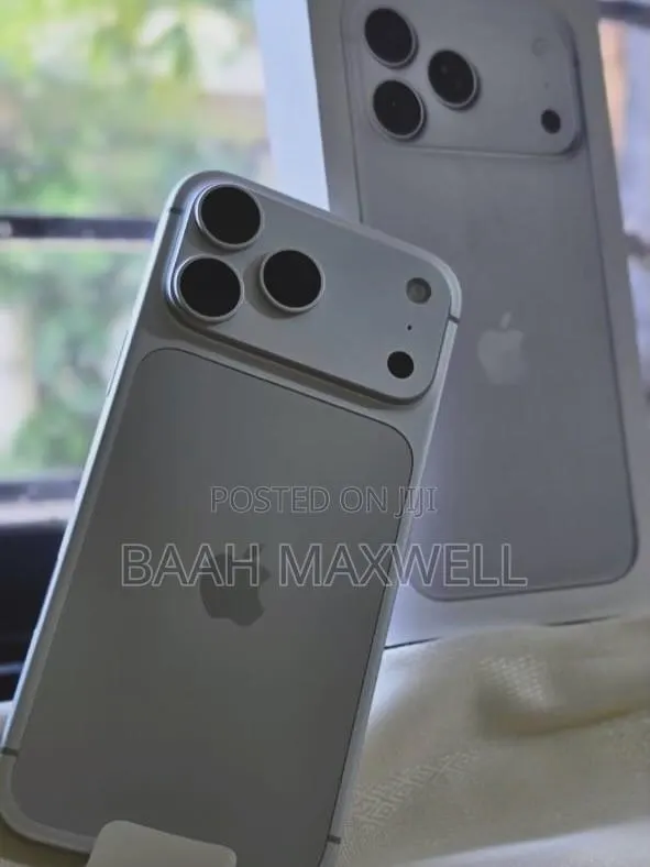 New Apple iPhone 17 Pro Max 256 GB White · Photo 3