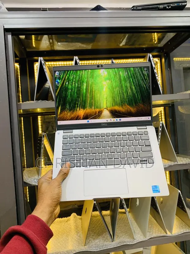 Laptop Dell Latitude 5320 16GB Intel Core I5 SSD 256GB · Photo 1