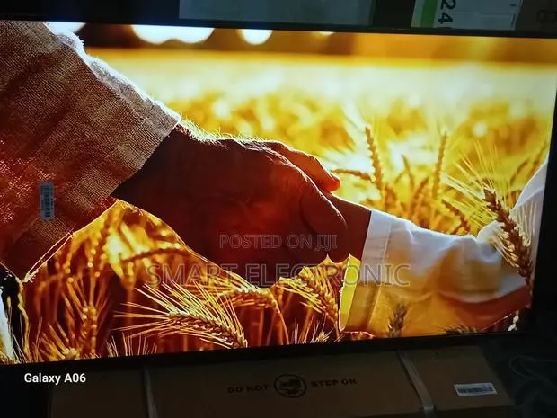 Samsung 43-Inch Uhd Led Smart Tv With Slim Bezel Design · Photo 1