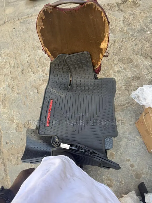 Toyota Highlander 2019 2020 2023 2025 Seater Floor Mat or Carpet · Photo 1