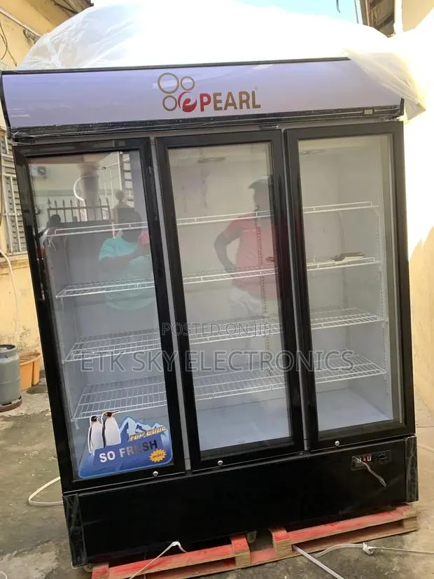 Attested Pearl 3doors Displayfridge 868liters · Photo 1
