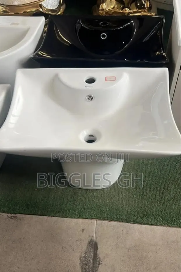 Wall Hung Basin · Photo 1