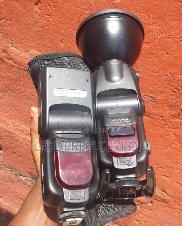 2 Flashlights for Nikon Camera + Free Diffuser · Photo 1