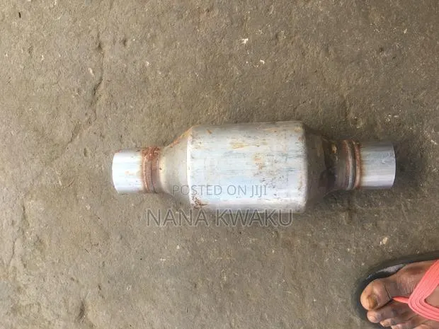 Exhaust Pipes and Converters Plug · Photo 1