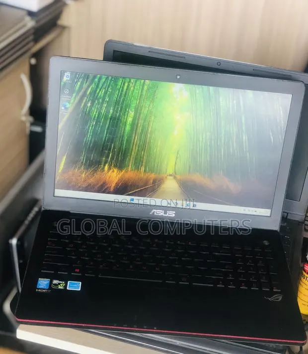 Laptop Asus G550JK 8GB Intel Core i7 HDD 750GB · Photo 1