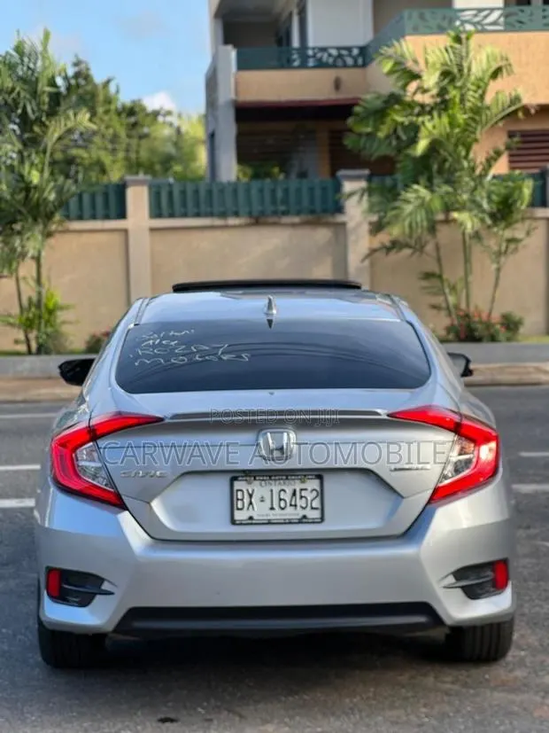 Honda Civic Touring 4dr Sedan (1.5L 4cyl) 2017 Silver · Photo 1
