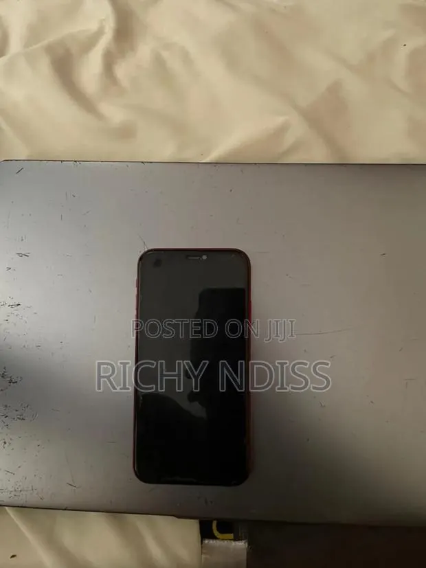 Apple XR 64 GB Red · Photo 1