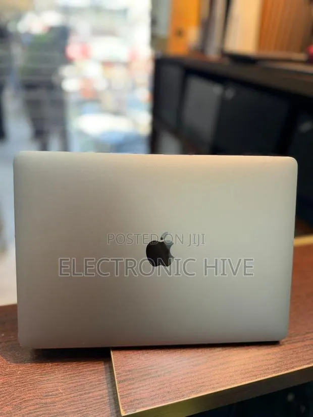 Laptop Apple MacBook Pro 2021 M1 32GB Apple M1 Pro SSD 512GB · Photo 1