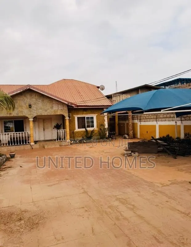 4bdrm House in West Hills Mall Area for sale · Photo 1