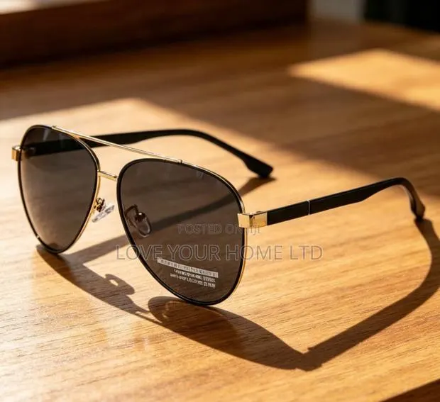 Men's Black Aviator Sunglasses · Photo 2