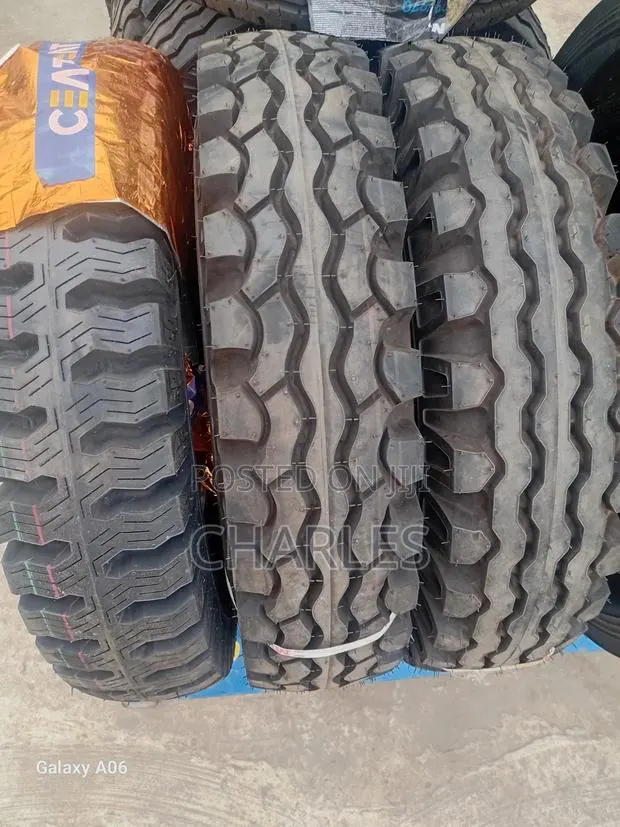 750x16 Ceat Tyres · Photo 1