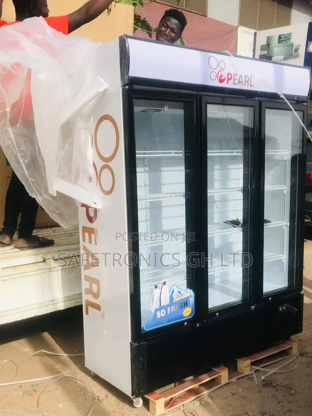 Reliable PVC-150 Display Glass 3 Doors Pearl Fridge · Photo 1