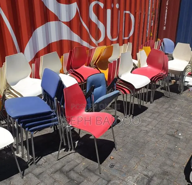 Household Chairs · Photo 1