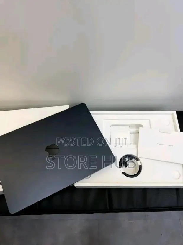 New Laptop Apple MacBook Air 16GB Apple M4 SSD 512GB · Photo 1
