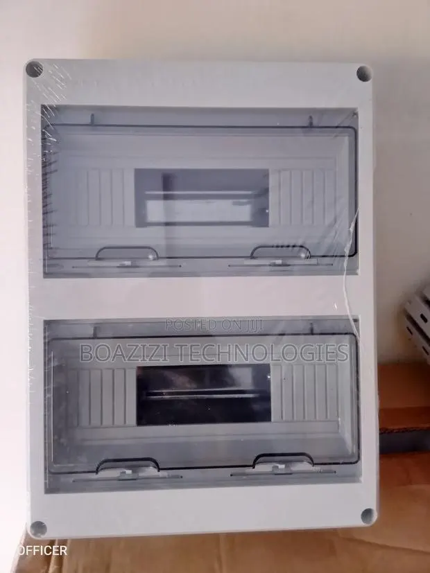 Ip65 24way Plastic Enclosure/Breaker Box. · Photo 1