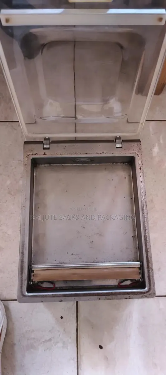 Commercial Vacuum Machine · Photo 3
