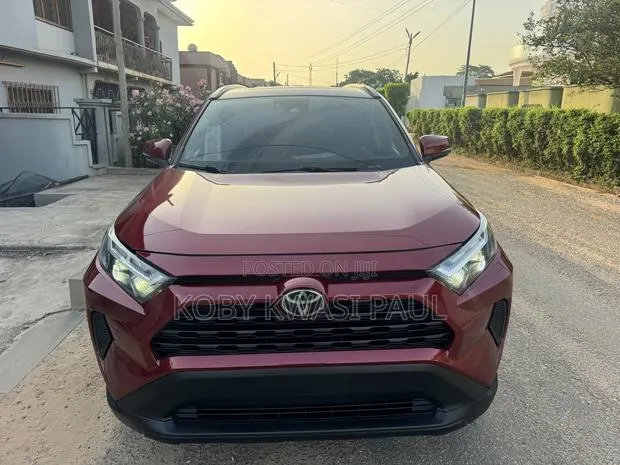 Toyota RAV4 XLE 2022 Red