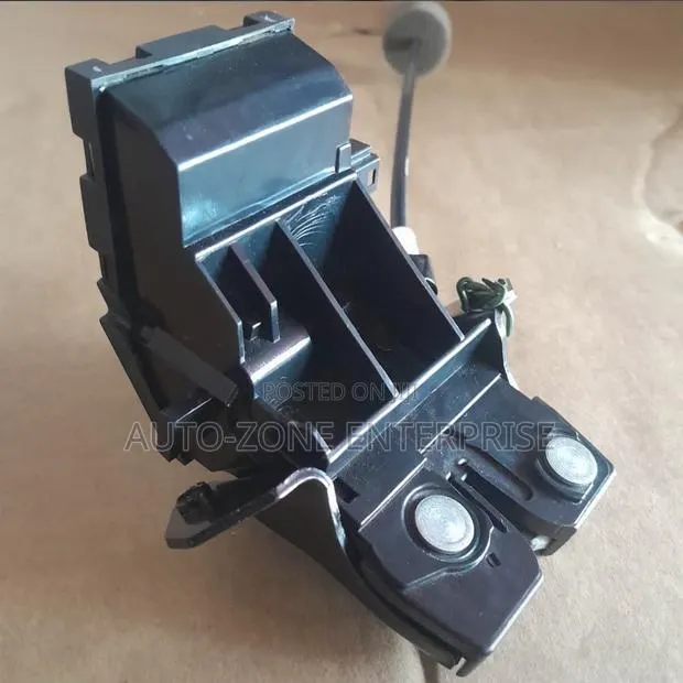 Mercedes Benz Trunk Lock Actuator · Photo 1