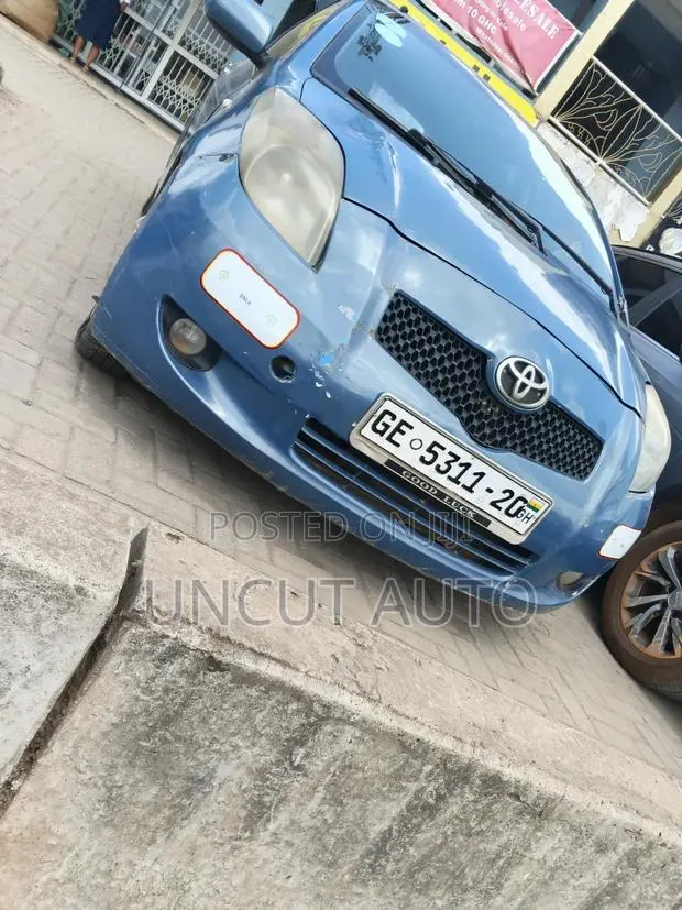 Toyota Vitz 2010 Blue · Photo 1
