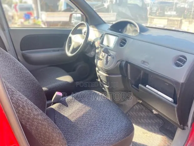 Toyota Sienta 1.5 FWD 2013 Red · Photo 4