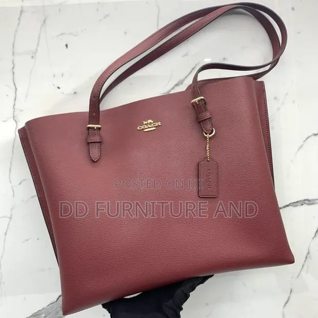 Molie Tote Bag · Photo 1