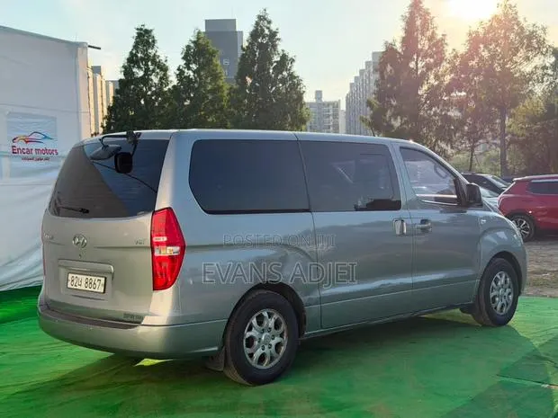 Hyundai Starex · Photo 1