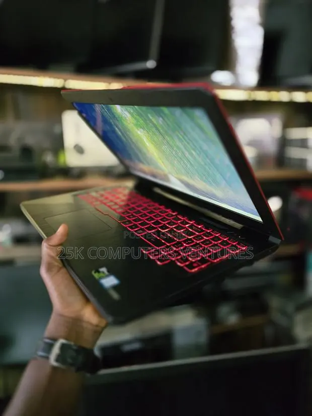 Laptop Asus 16GB Intel Core i7 SSD 512GB · Photo 1